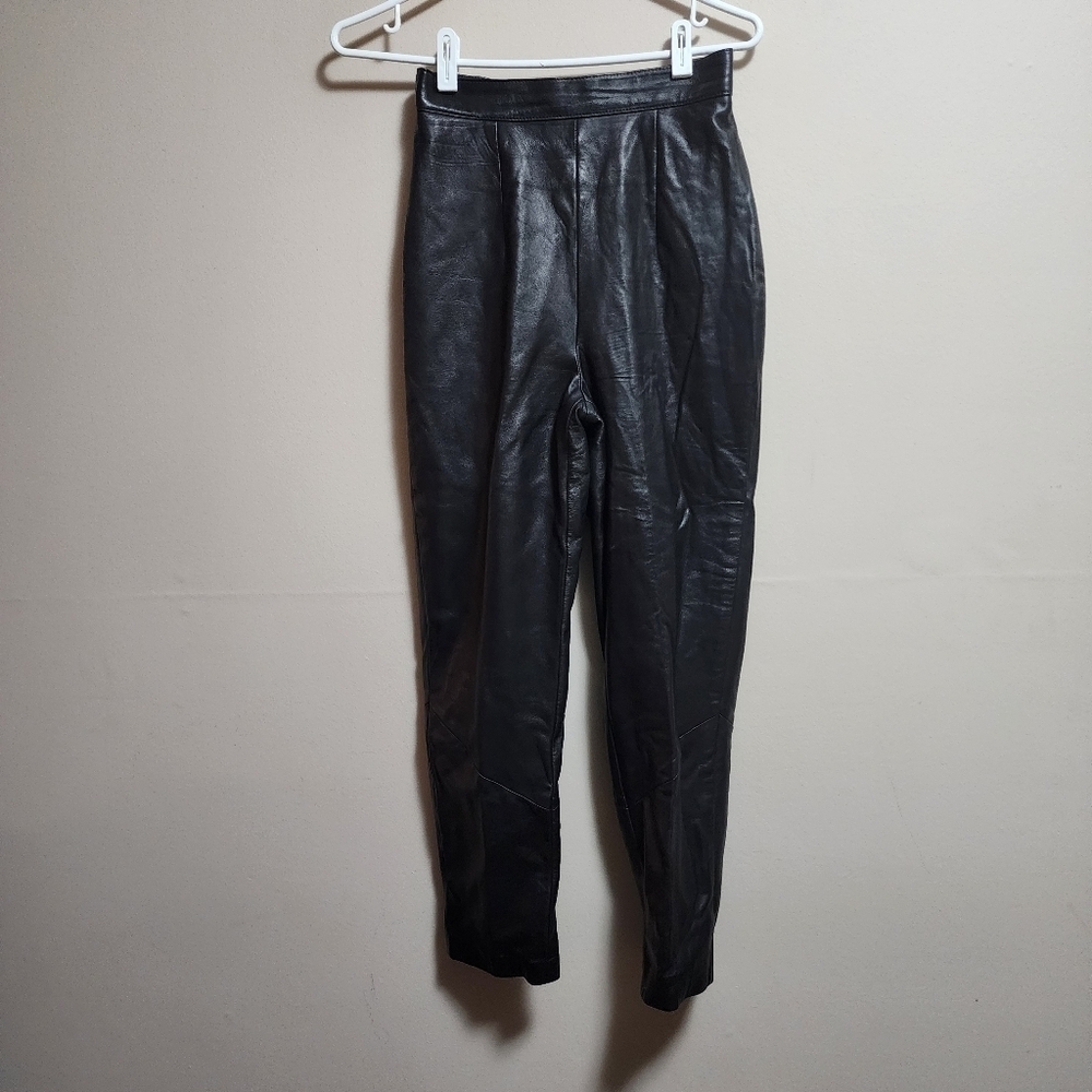 Vintage Danier high waisted 100% leather pants color black size 6